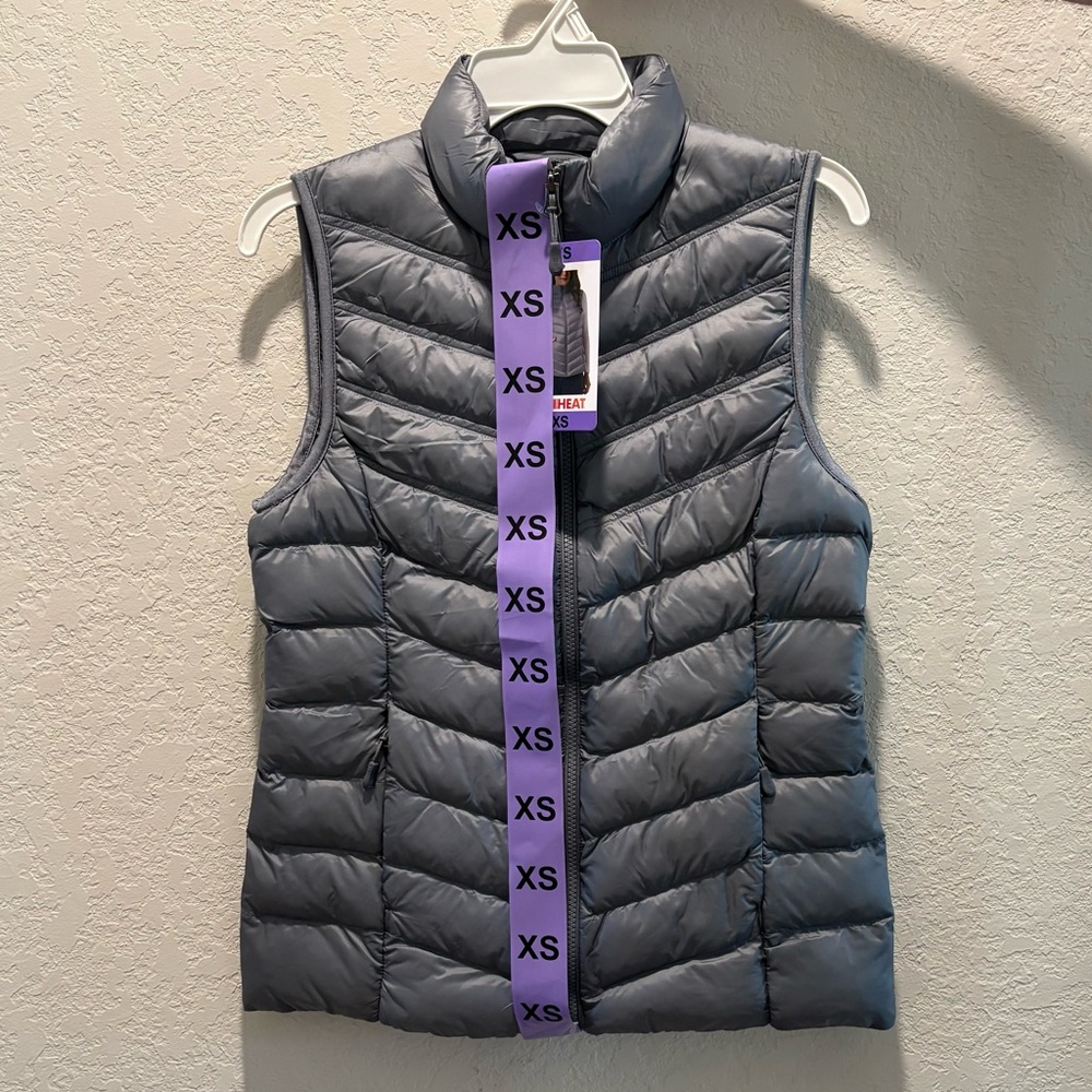 NWT XS Vest Puffer Grey Lightweight Brand- 32degrees heat